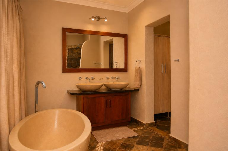 Room 6 Bathroom